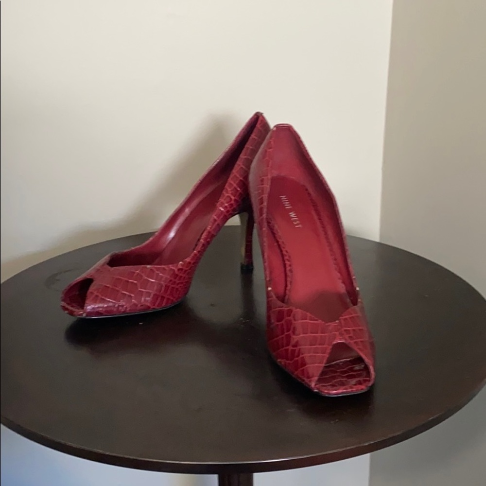 Beautiful Size 11 Nine West Red Pumps